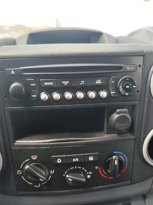 Foto de SISTEMA AUDIO / RADIO CD CITROEN BERLINGO FURGÓN 1.6 16V HDi FAP (90 CV / 66 KW)