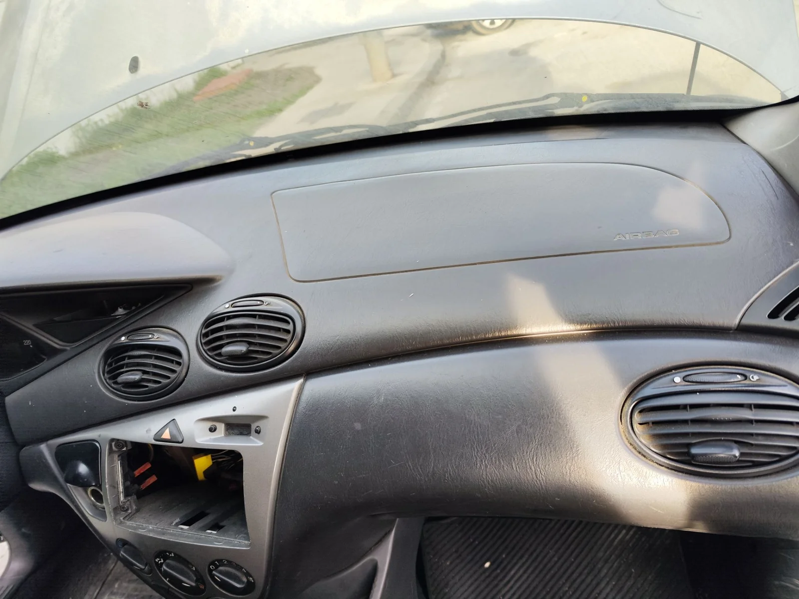 Foto de CALEFACCION ENTERA NORMAL FORD FOCUS FAMILIAR (CAK) 1.8 TDCi Turbodiesel CAT (116 CV / 85 KW)