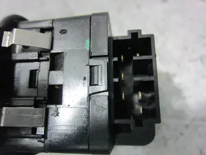 Foto de MANDO ELEVALUNAS TRASERO IZQUIERDO PEUGEOT 206 1.4 HDi (68 CV / 50 KW) referencia 96316306XT foto 3
