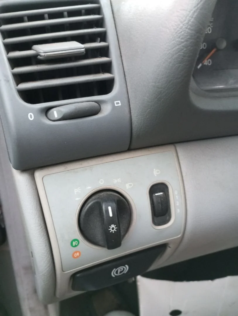 Foto de MANDO LUCES MERCEDES-BENZ CLK (BM 208) COUPE 2.0 Compresor CAT (163 CV / 120 KW)