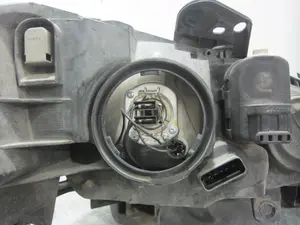 Foto de FARO IZQUIERDO RENAULT MEGANE II COUPE/CABRIO 1.9 dCi Diesel (120 CV / 88 KW) referencia 8200073220J foto 8