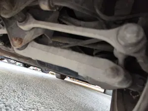 Foto de BARRA ESTABILIZADORA TRASERA AUDI A8 (D2) 4.2 V8 40V (310 CV / 228 KW)