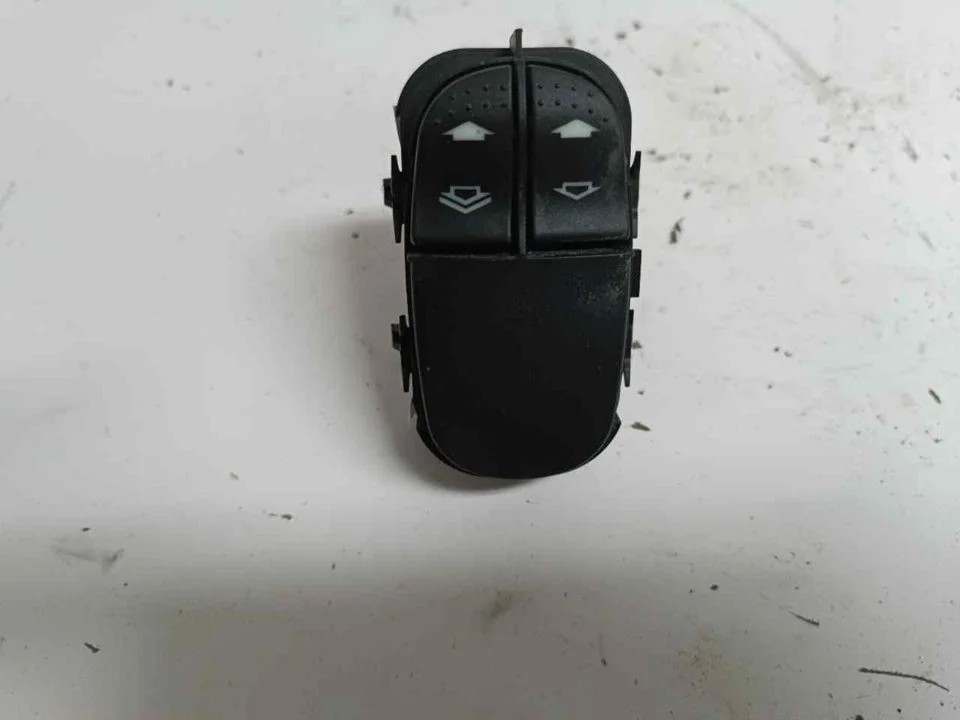 Foto de MANDO ELEVALUNAS DELANTERO IZQUIERDO FORD FOCUS BERLINA (CAK) referencia YS4T14529AA