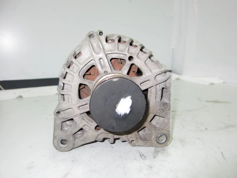 Foto de ALTERNADOR RENAULT MEGANE III COUPE referencia 2606154D