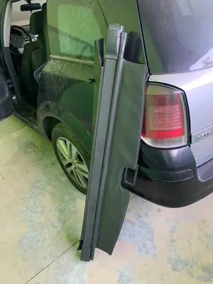 Foto de BANDEJA TRASERA OPEL ASTRA H CARAVAN 1.9 16V CDTI CAT (Z 19 DTH / LRD) (150 CV / 110 KW)