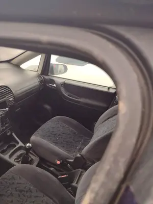 Foto de GOMAS CONTORNO PUERTA OPEL ZAFIRA A 2.0 DTI (101 CV / 74 KW)