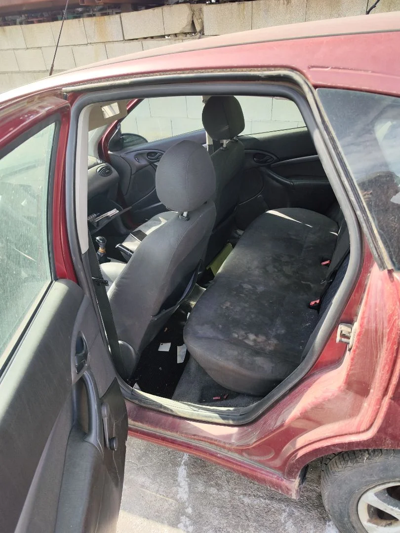 Foto de GOMAS CONTORNO PUERTA FORD FOCUS BERLINA (CAK) 1.6 16V CAT (101 CV / 74 KW)