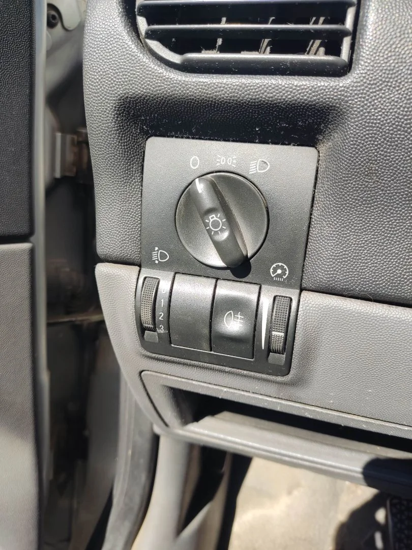 Foto de MANDO LUCES OPEL COMBO (CORSA C) 1.7 16V DI CAT (Y 17 DTL / LK8) (65 CV / 48 KW)