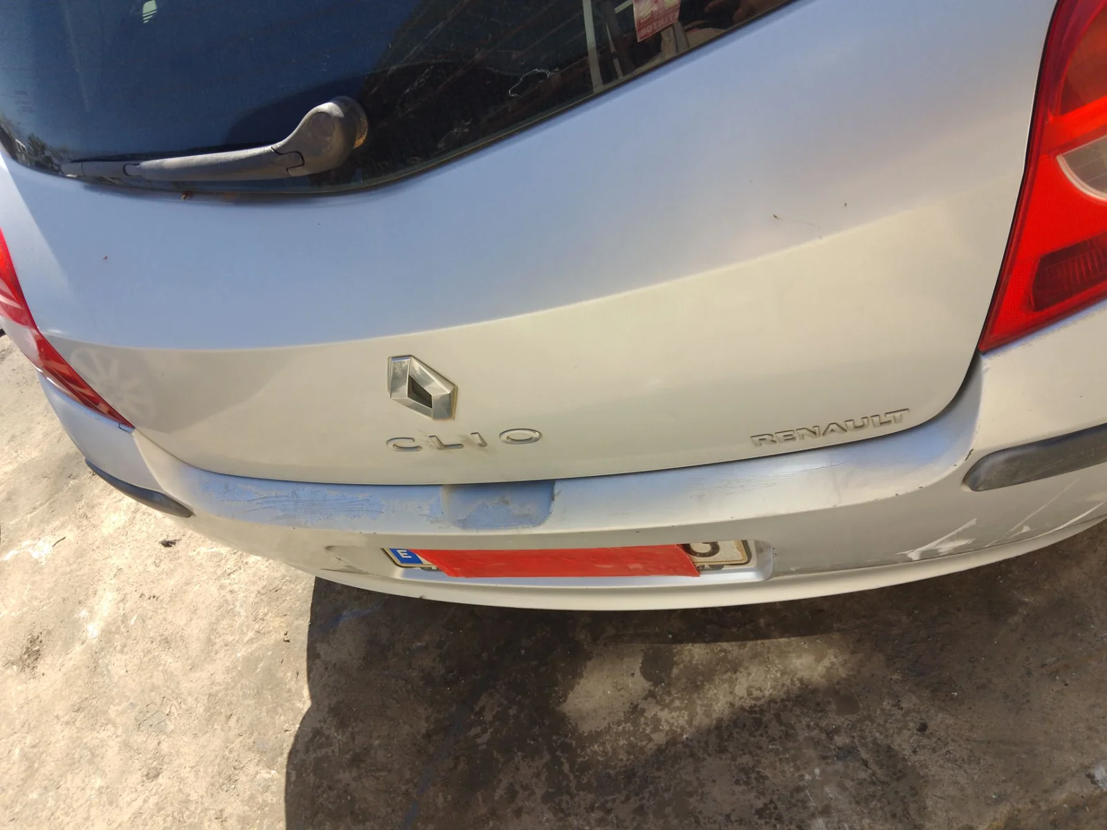 Foto de PANEL TRASERO RENAULT CLIO III 1.4 16V (98 CV / 72 KW)