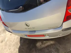 Foto de PANEL TRASERO RENAULT CLIO III 1.4 16V (98 CV / 72 KW)