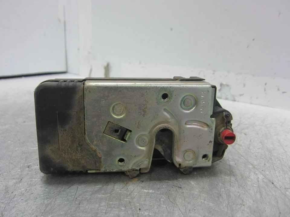 Foto de CERRADURA PUERTA TRASERA DERECHA OPEL ASTRA G BERLINA 1.6 (75 CV / 55 KW) referencia 90561158