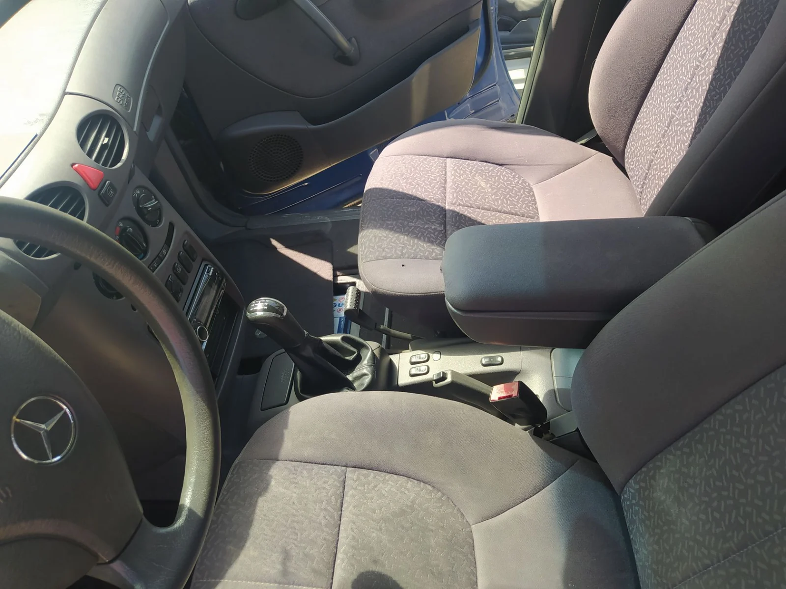 Foto de CONSOLA CENTRAL MERCEDES-BENZ CLASE A (BM 168) 1.7 CDI Diesel CAT (90 CV / 66 KW)