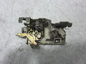 Foto de CERRADURA PUERTA DELANTERA DERECHA MERCEDES-BENZ SPRINTER FURGÓN referencia 9017200235 foto 3