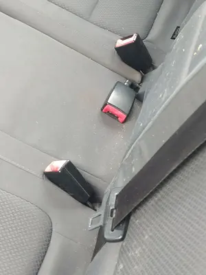 Foto de ENGANCHE CINTURON TRASERO CENTRAL VOLKSWAGEN GOLF PLUS V (5M1) 1.9 TDI (105 CV / 77 KW)