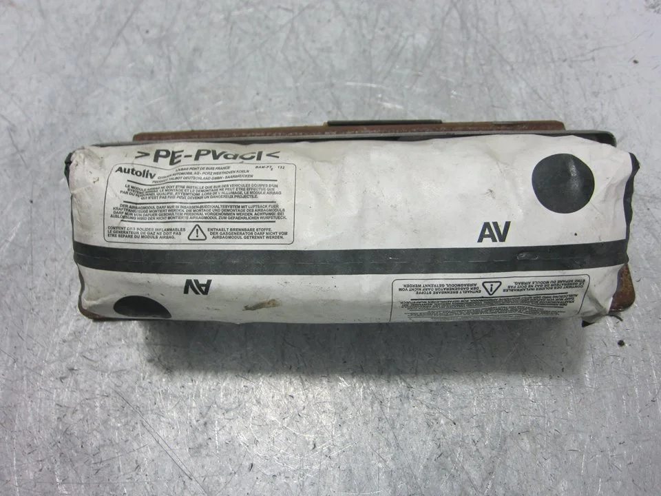 Foto de AIRBAG DELANTERO DERECHO CITROEN XSARA BERLINA 1.6 16V CAT (NFU / TU5JP4) (109 CV / 80 KW) referencia 9631316180