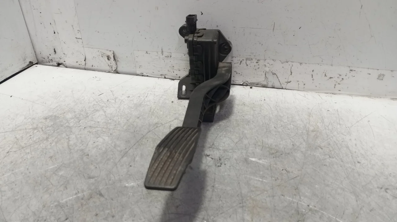 Foto de POTENCIOMETRO PEDAL OPEL CORSA C 1.2 16V CAT (Z 12 XE / LW4) (75 CV / 55 KW) referencia 9129423