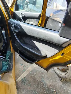 Foto de GUARNECIDO PUERTA TRASERA DERECHA CITROEN XSARA BERLINA 1.6 16V CAT (NFU / TU5JP4) (109 CV / 80 KW) referencia 9308HA