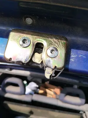 Foto de CERRADURA MALETERO / PORTON SEAT IBIZA (6K1) 1.4  (60 CV / 44 KW)