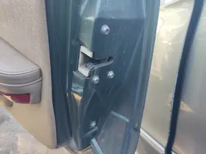 Foto de CERRADURA PUERTA DELANTERA DERECHA JAGUAR XJ 4.0 CAT (222 CV / 163 KW)