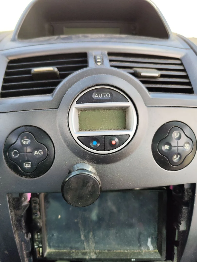 Foto de MANDO CALEFACCION / AIRE ACONDICIONADO RENAULT MEGANE II COUPE/CABRIO 1.5 dCi Diesel (106 CV / 78 KW)