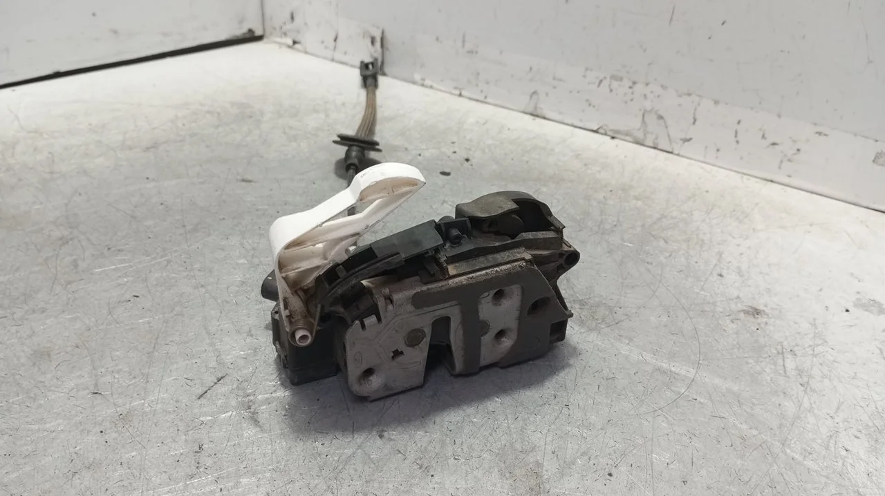 Foto de CERRADURA PUERTA DELANTERA IZQUIERDA FORD FIESTA (CNN) 1.5 TDCi CAT (75 CV / 55 KW) referencia AM5AU21813AF