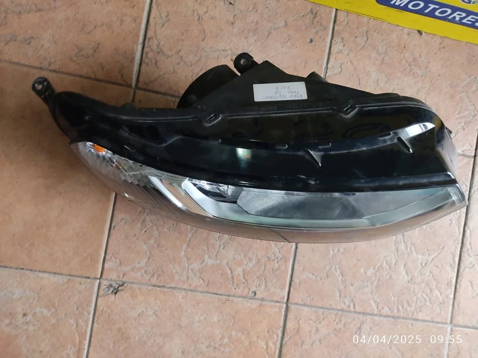Foto de FARO DERECHO FORD ECOSPORT (CR6) referencia 90029106