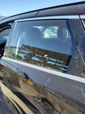 Foto de LUNA TRASERA IZQUIERDA JAGUAR F-PACE 3.0 V6 Diesel CAT (301 CV / 221 KW) referencia HK8325713AA
