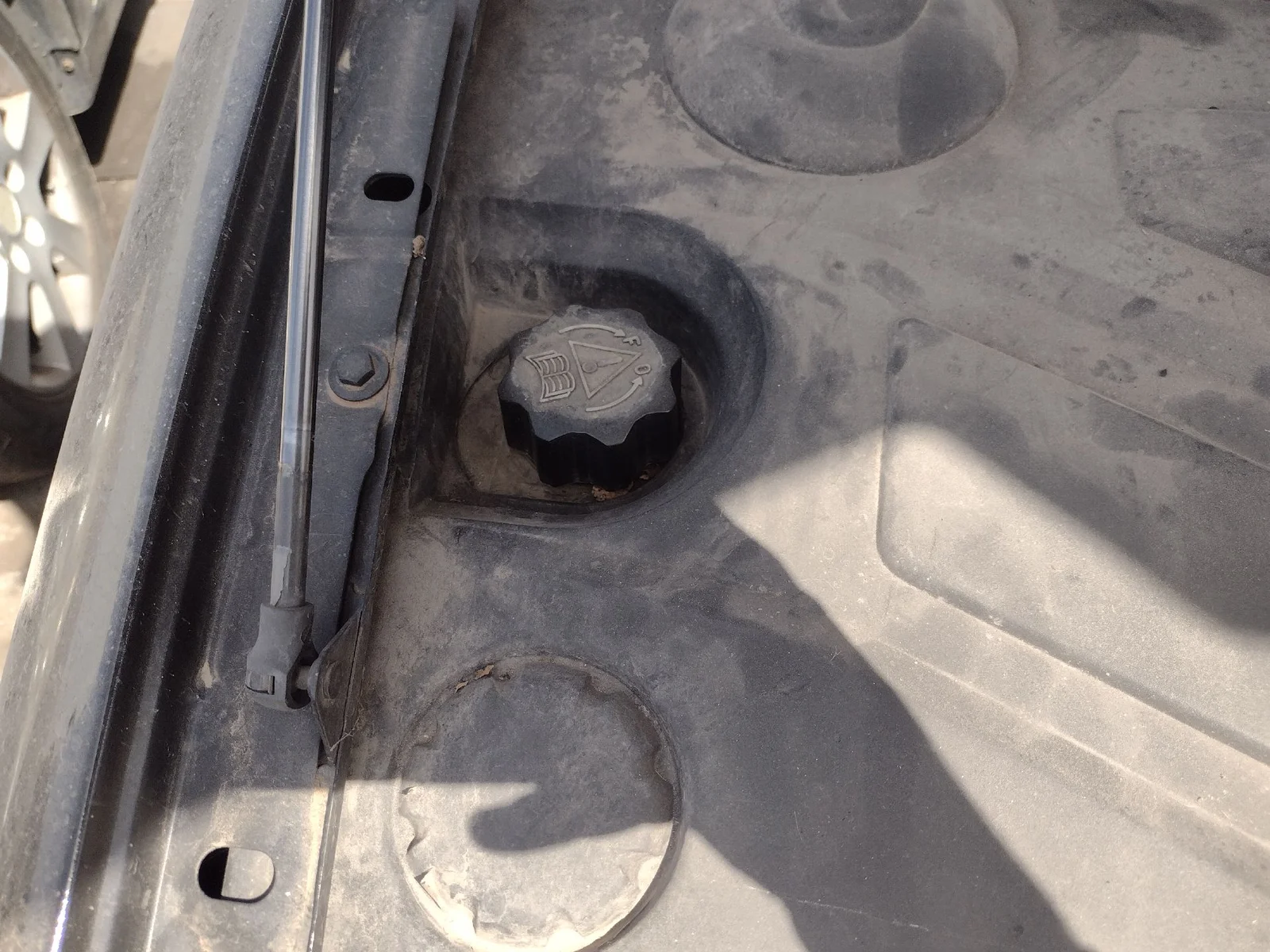 Foto de DEPOSITO EXPANSION CITROEN C5 BERLINA 1.6 HDi CAT (9HY / DV6TED4) (109 CV / 80 KW) referencia 1323S8