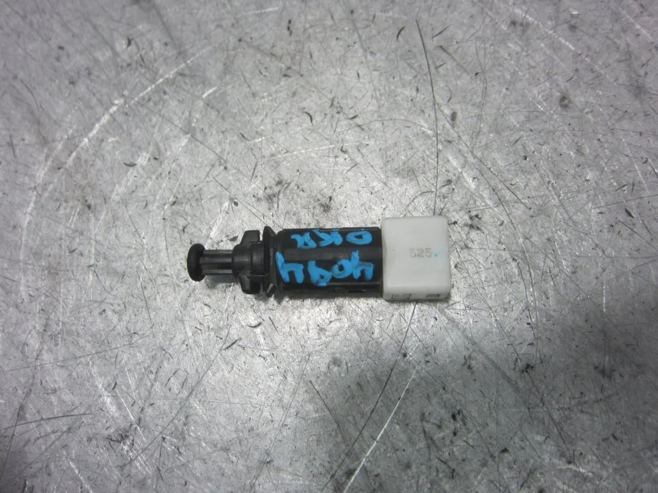 Foto de INTERRUPTOR RENAULT CLIO II FASE II (B/CB0) 1.5 dCi Diesel (82 CV / 60 KW) referencia 414988