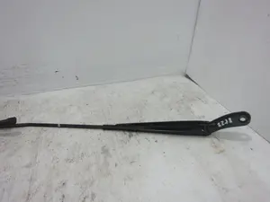 Foto de BRAZO LIMPIA DELANTERO DERECHO PEUGEOT 208 1.4 HDi FAP (68 CV / 50 KW) referencia 9673292080 foto 3