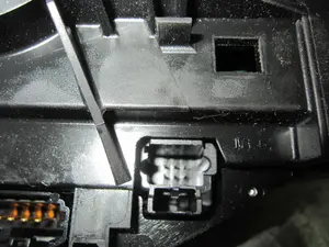 Foto de MANDO MULTIFUNCION CITROEN C4 BERLINA 1.6 HDi FAP (112 CV / 82 KW) referencia 96667245ZD foto 6