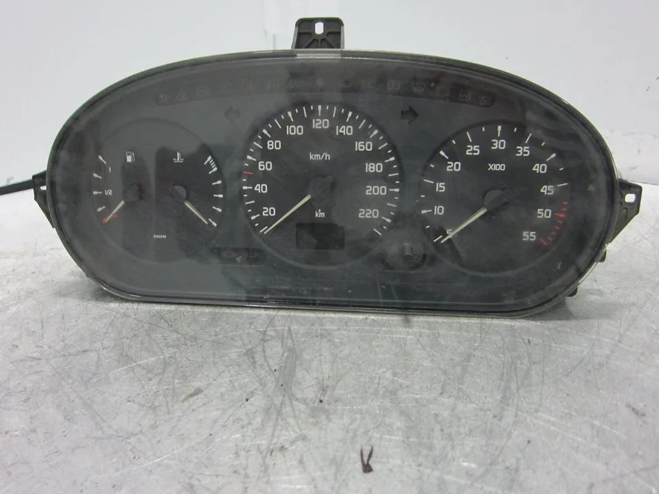 Foto de CUADRO INSTRUMENTOS RENAULT MEGANE I CLASSIC (LA0) 1.9 dTi Diesel CAT (98 CV / 72 KW) referencia 215781612