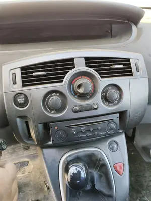 Foto de MANDO CALEFACCION / AIRE ACONDICIONADO RENAULT SCENIC II (JM) 1.9 dCi Diesel (120 CV / 88 KW)