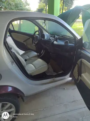 Foto de GOMAS CONTORNO PUERTA SMART FORTWO COUPE 0.7 Turbo CAT (61 CV / 45 KW)