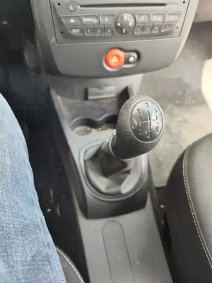 Foto de PALANCA CAMBIO RENAULT CLIO III 1.2 16V (75 CV / 55 KW)