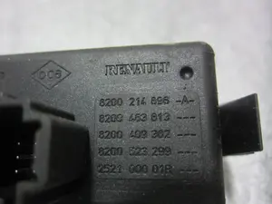 Foto de WARNING RENAULT CLIO III 1.2 (75 CV / 55 KW) referencia 8200214896 foto 4