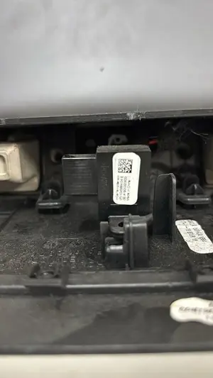 Foto de SISTEMA AUDIO / RADIO CD TESLA MODEL 3 eléctrico 258 kW (cont. 153 kW) (350 CV / 258 KW) referencia 110548700F foto 4