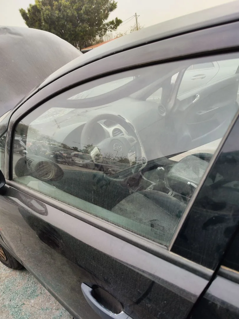 Foto de LUNA DELANTERA IZQUIERDA OPEL CORSA D 1.3 16V CDTI (75 CV / 55 KW)