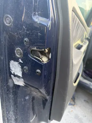 Foto de CERRADURA PUERTA DELANTERA IZQUIERDA SEAT CORDOBA BERLINA (6K2)