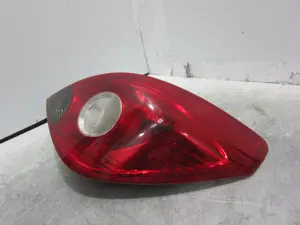 Foto de PILOTO TRASERO DERECHO OPEL CORSA D referencia 89038961A foto 2