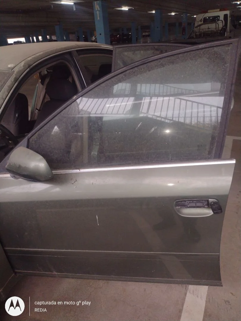 Foto de LUNA DELANTERA IZQUIERDA AUDI A6 BERLINA (4B2) 1.9 TDI (131 CV / 96 KW)