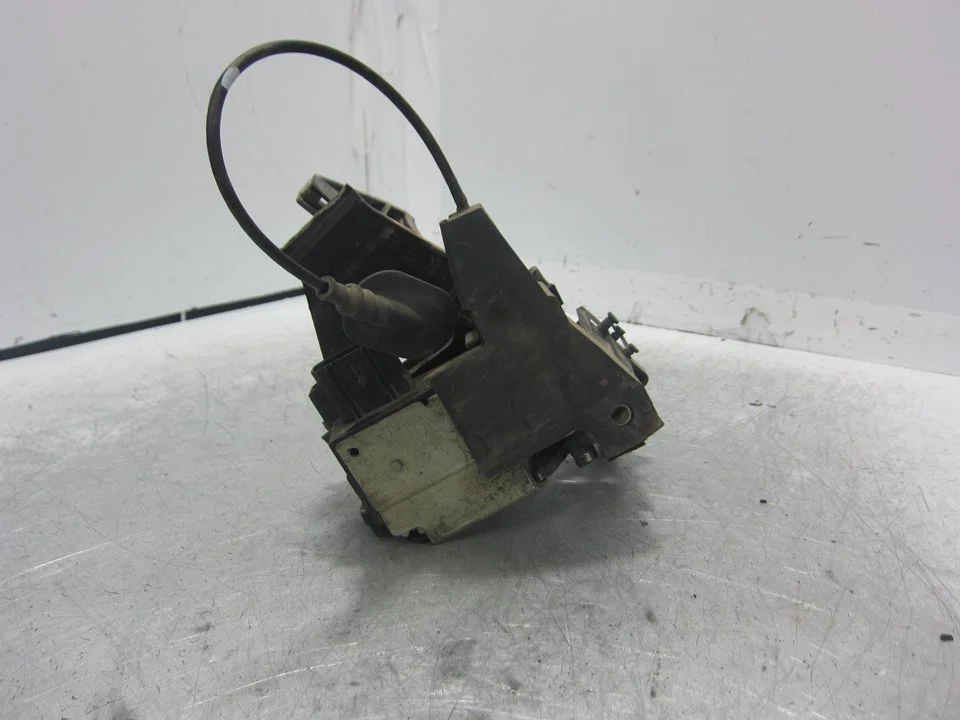 Foto de CERRADURA PUERTA TRASERA DERECHA FORD FIESTA (CBK) 1.4 TDCi CAT (68 CV / 50 KW) referencia 2S6AA26412BJ