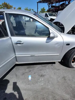 Foto de PUERTA DELANTERA DERECHA SEAT LEON (1M1) 1.9 TDI (90 CV / 66 KW)