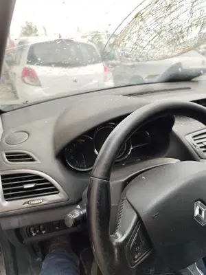 Foto de VOLANTE RENAULT MEGANE III BERLINA 5P 1.5 dCi Diesel FAP (110 CV / 81 KW) referencia 484009812R foto 2