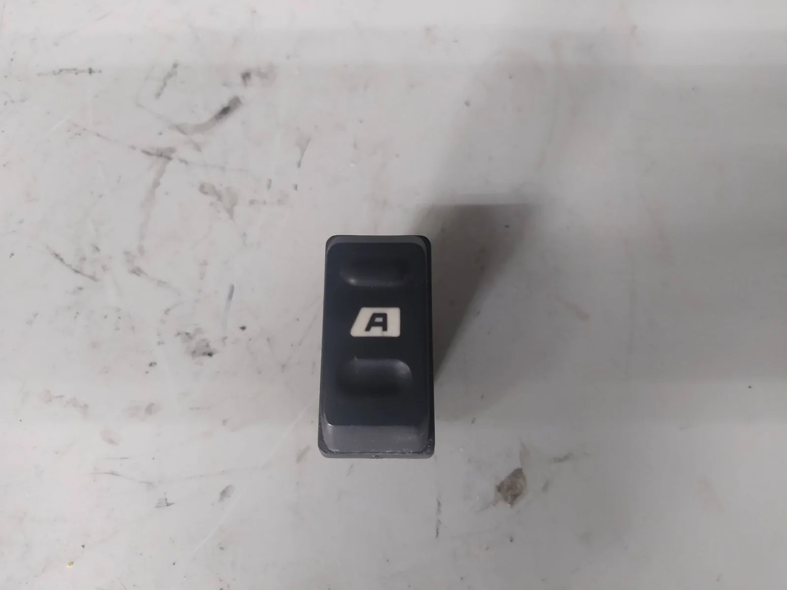 Foto de MANDO ELEVALUNAS DELANTERO IZQUIERDO CITROEN XSARA PICASSO 1.8 CAT (6FZ / EW7J4) (116 CV / 85 KW) referencia 96447629ZL