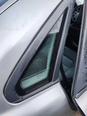 Foto de LUNA CUSTODIA TRASERA DERECHA VOLVO S80 BERLINA 2.4 CAT (140 CV / 103 KW)