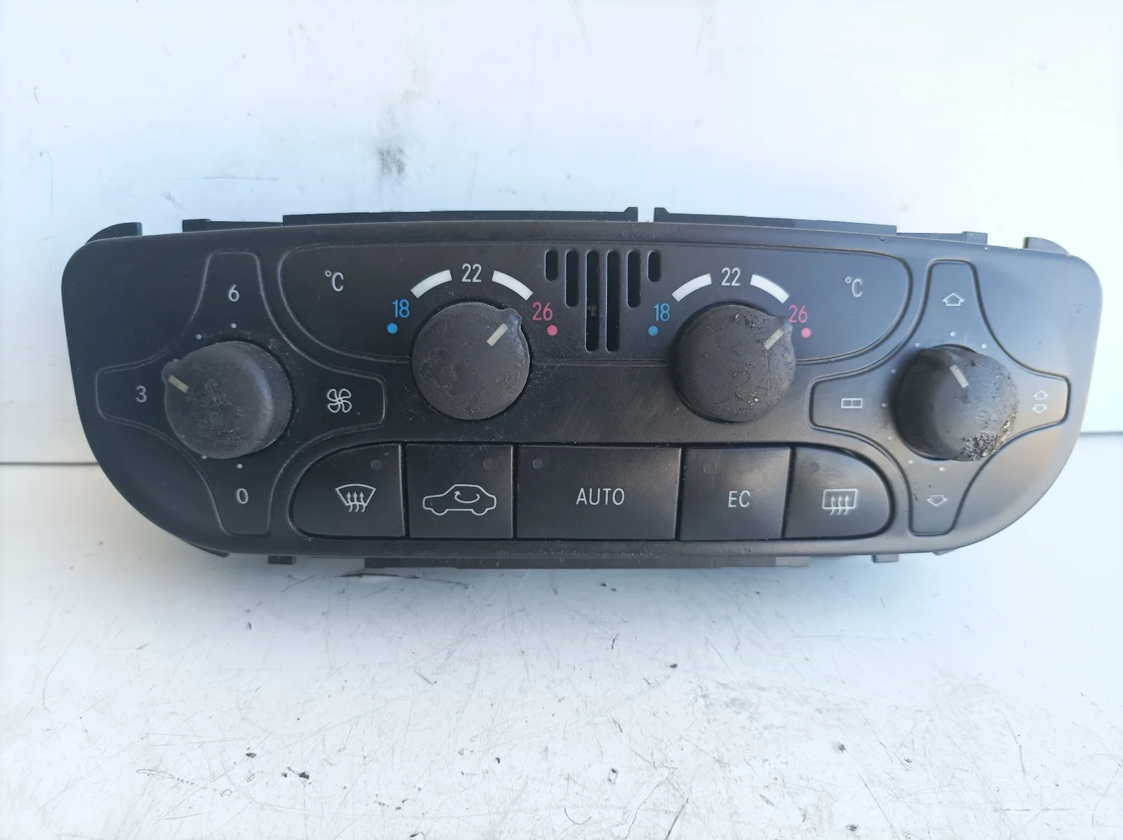 Foto de MANDO CLIMATIZADOR OPEL CORSA E referencia A2038300785