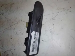 Foto de MANDO ELEVALUNAS DELANTERO DERECHO RENAULT CAPTUR I 1.5 dCi Diesel FAP Energy (90 CV / 66 KW) referencia 1135206X foto 2