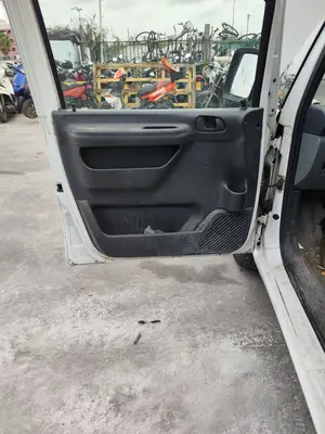 Foto de GUARNECIDO PUERTA DELANTERA IZQUIERDA CITROEN JUMPY 2.0 HDi CAT (RHX / DW10BTED) (94 CV / 69 KW) referencia 9392ZY