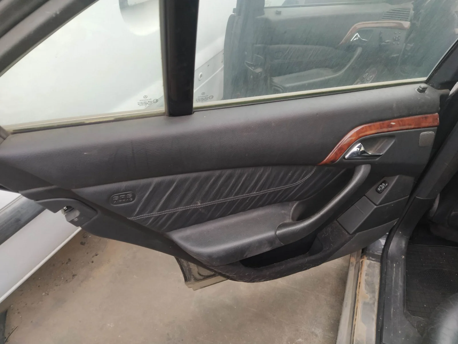 Foto de MANDO ELEVALUNAS TRASERO IZQUIERDO MERCEDES-BENZ CLASE S (BM 220) BERLINA 3.2 CDI CAT (197 CV / 145 KW)
